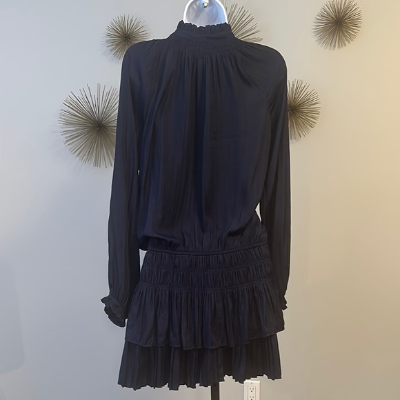 Elegant Navy Dress - Picture 4 of 5